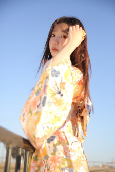 女仆裸体伺候主人